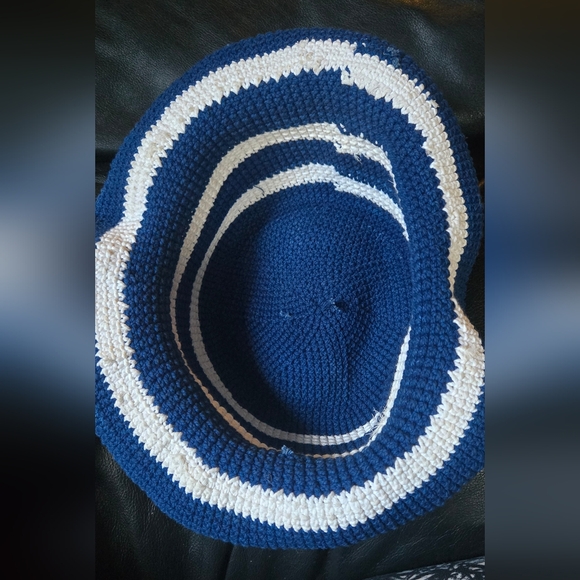 Santa Cruz Blue & White Crochet Hat - Picture 4 of 5